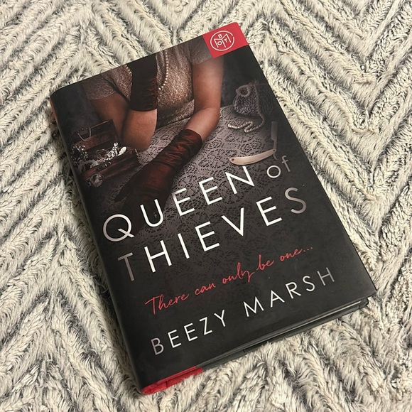 BOOK - QUEEN OF THIEVES - Picture 1 of 1